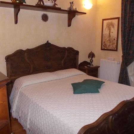 Les Hirondelles Bed & Breakfast Fenis Eksteriør bilde