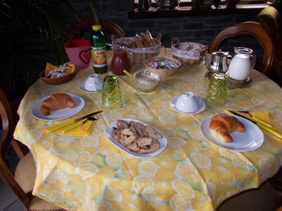 Les Hirondelles Bed & Breakfast Fenis Eksteriør bilde