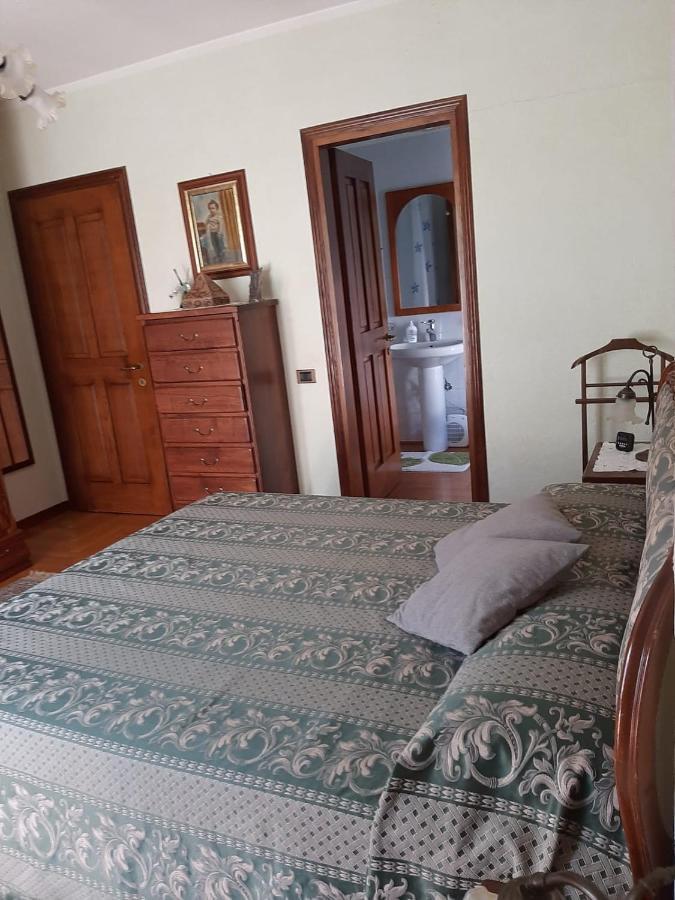 Les Hirondelles Bed & Breakfast Fenis Eksteriør bilde