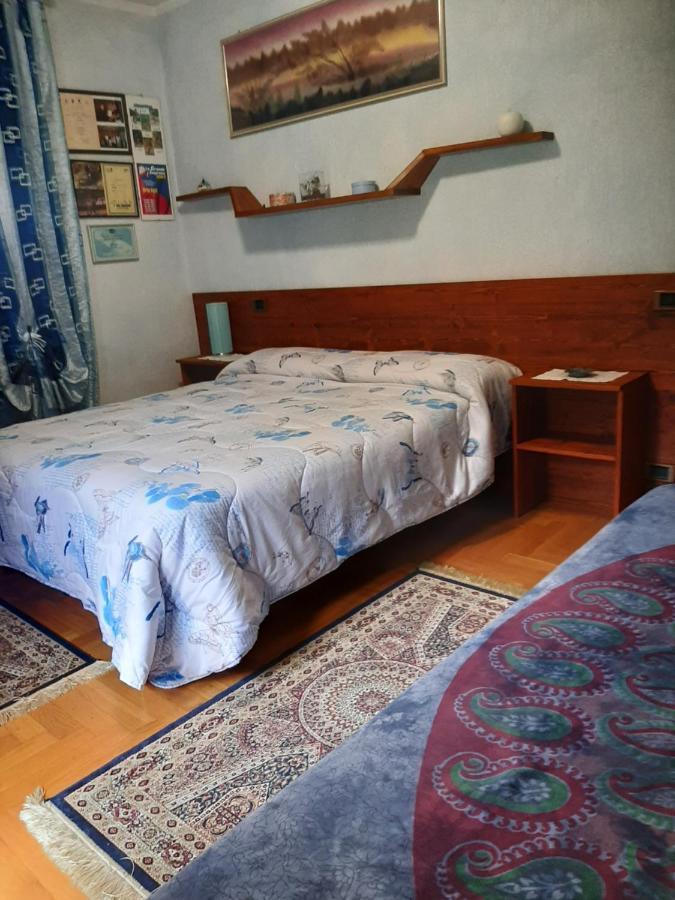 Les Hirondelles Bed & Breakfast Fenis Eksteriør bilde